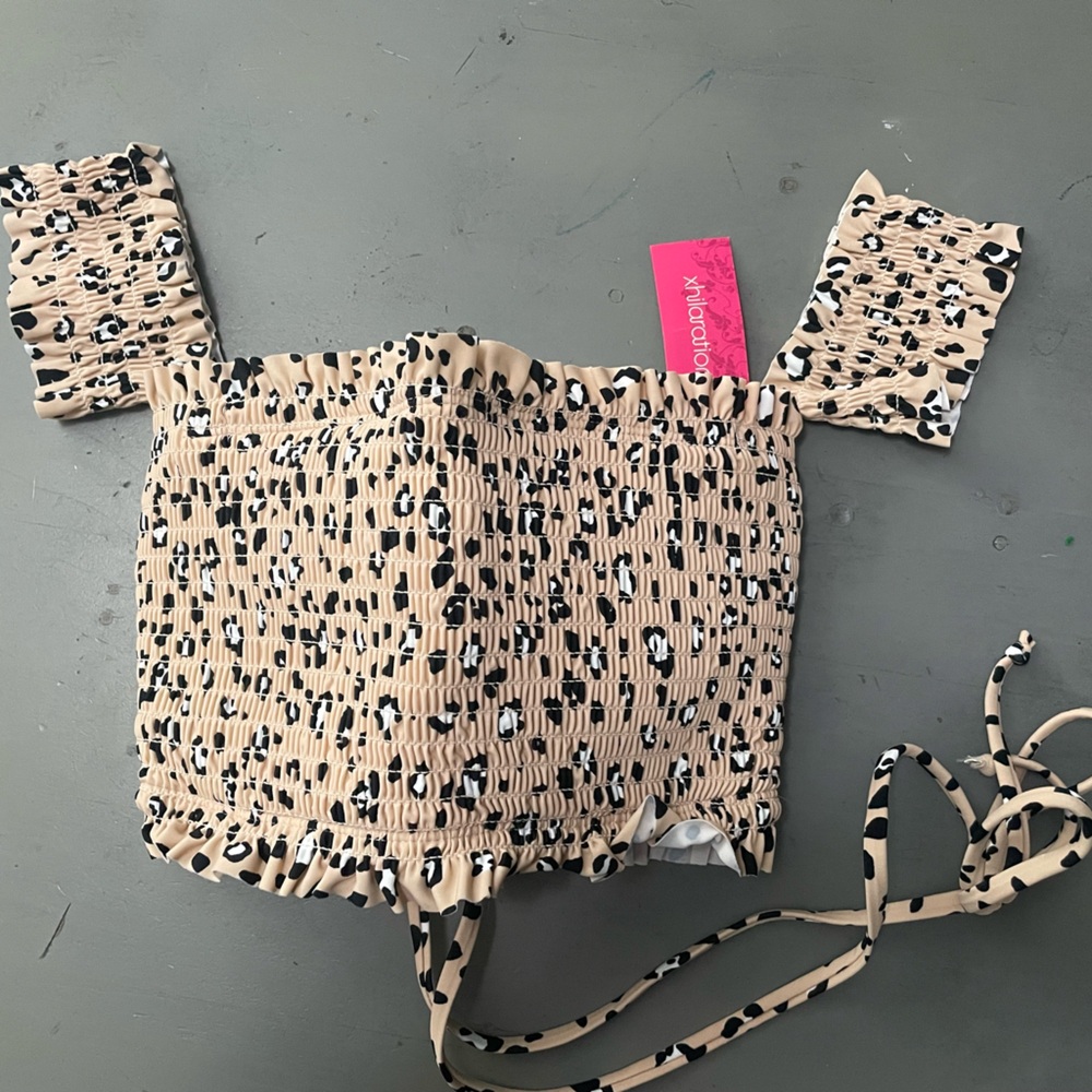 NWT animal print swim top size D/DD with crisscross back and sleeves